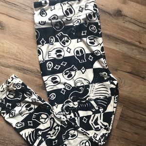 Lularoe Halloween leggings *unicorn* skulls